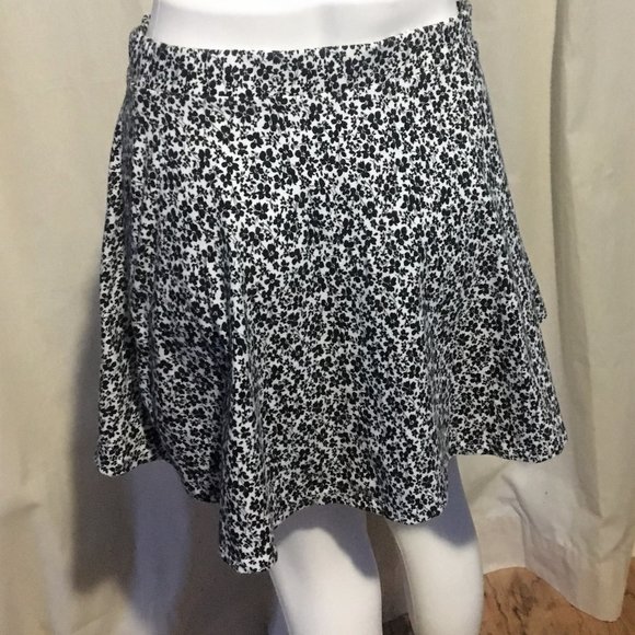 Aeropostale Skater Skirt Black White Floral - Picture 2 of 4